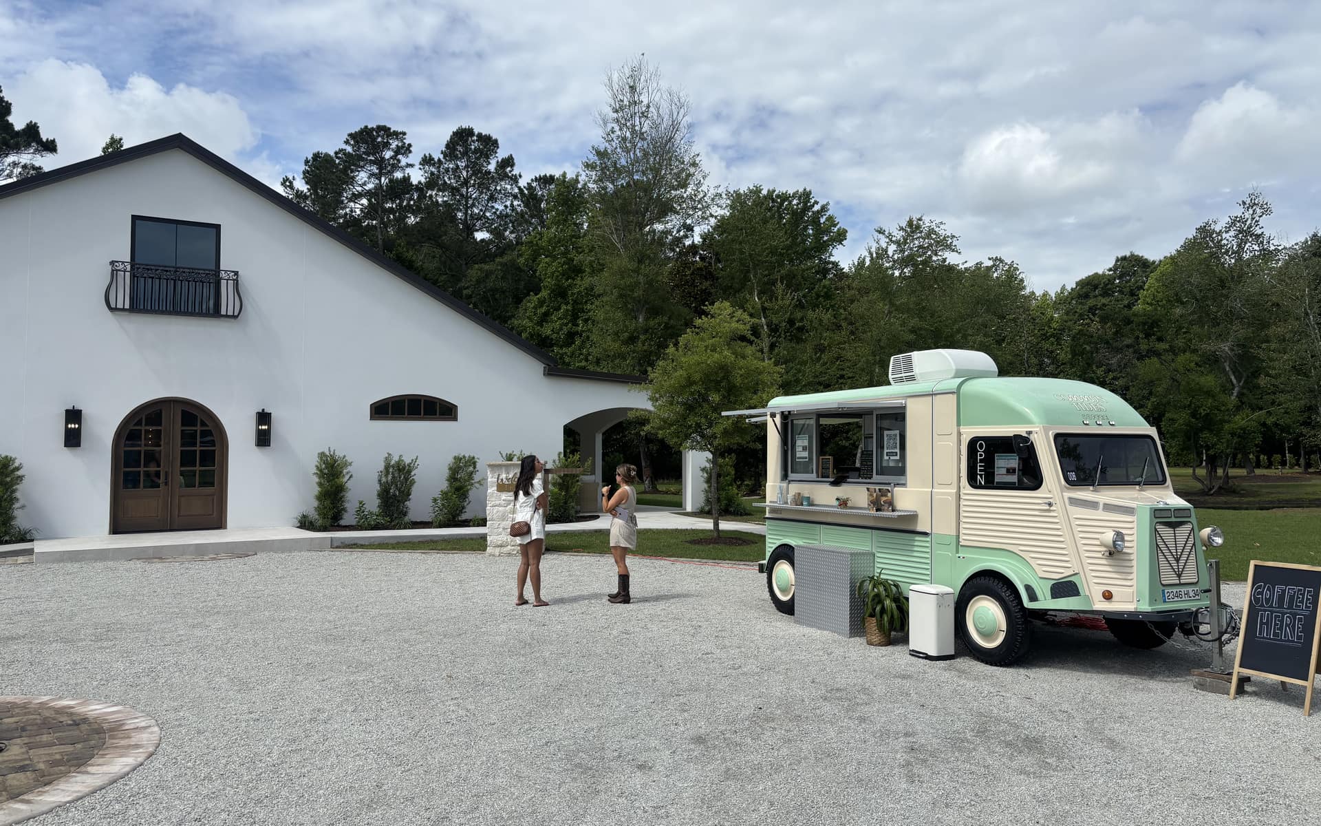 Common Tides coffee trailer serving a wedding at the Oak and Fennel venue near Wilmington NC